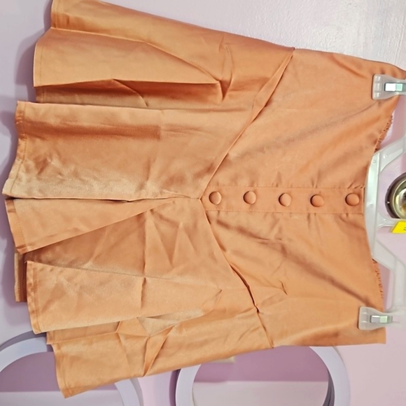 Lyaner Women's Casual High Waisted Buttoned Ruffle Wide Leg Shorts - Picture 2 of 4